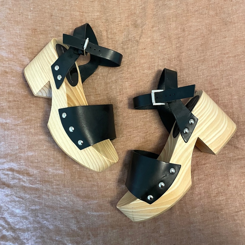 Intentionally Blank Tula Clog / Size 9